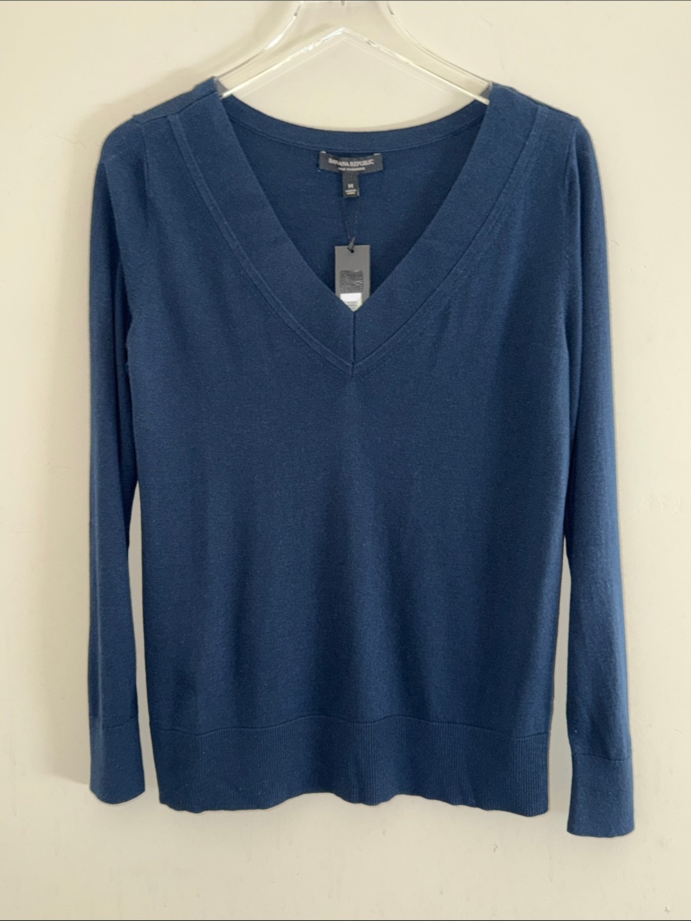 Banana republic, navy blue silk cashmere V-neck long sleeve sweater s M